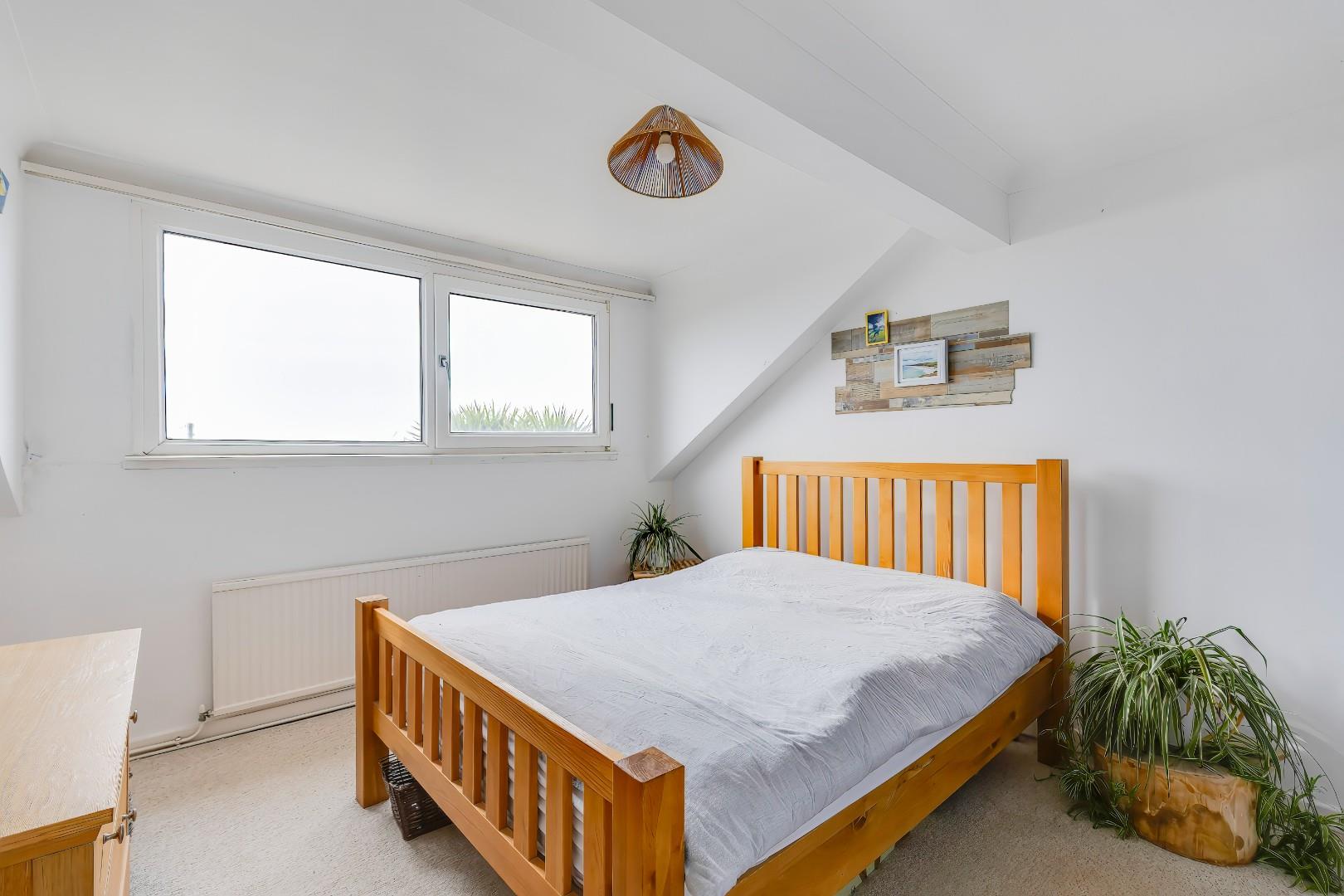 Seaview Drive, Ogmore-By-Sea, Vale of Glamorgan, CF32 0PB